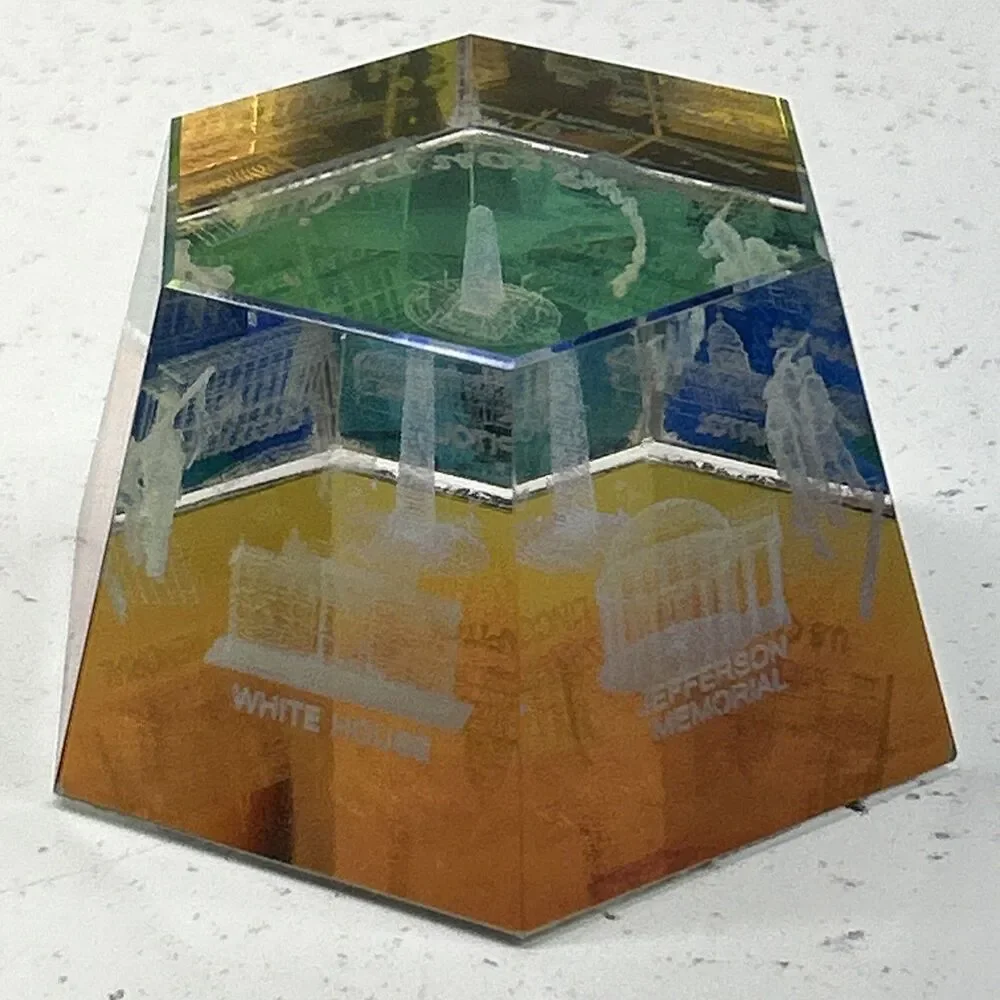 Washington DC Monument Souvenir 3D Laser‎ Etched Holograph Glass Paperweight
